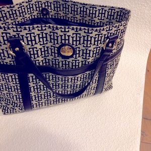 Tommy Hilfiger bucket bag